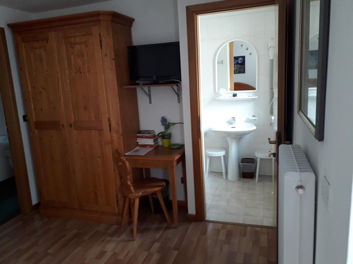 Albergo Meuble Tarandan Forni di Sopra Exterior foto